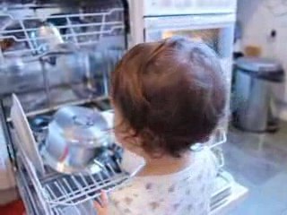 sarah range la vaisselle