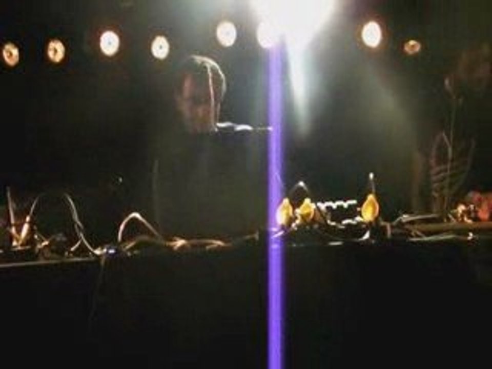 Live beatmaking of Saneyes at the "Night with 9th Wonder"