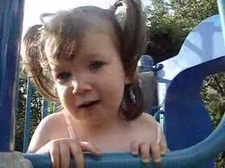 Nola a la balancoire-28 juillet 2009