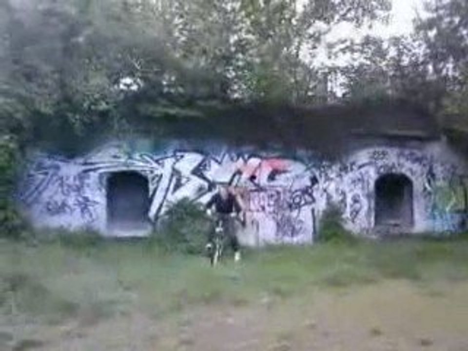 KM TV : Max détruit le vélo de Martin