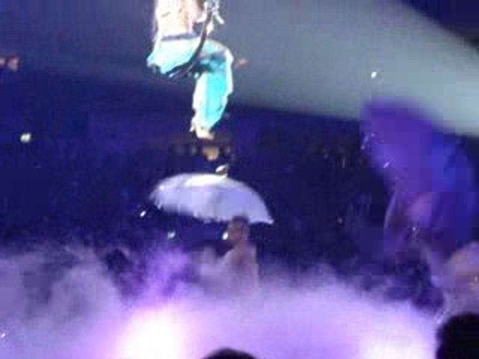 britney speirs a l'O2 world de berlin  .