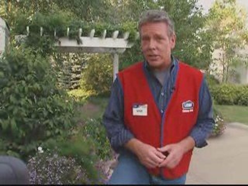 How to Replace or Sharpen a Riding Lawn Mower Blade