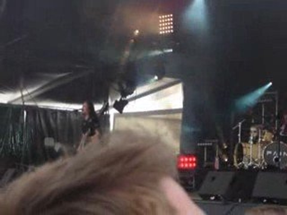 Hellfest 2009 - Pain - Walking On Glass (Extrait)