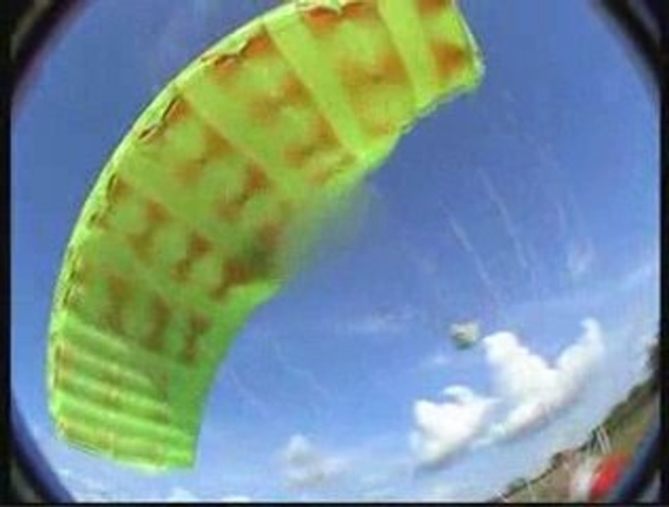 Saut en parachute de Tom