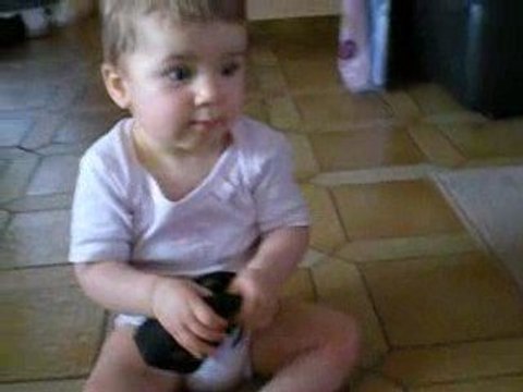 Maelle fait du 4 pattes