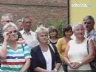 Wręczenie kluczy mieszkańcom bloku przy Osadowej w Ostrowcu