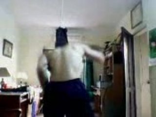 Régis assomé par son nunchaku