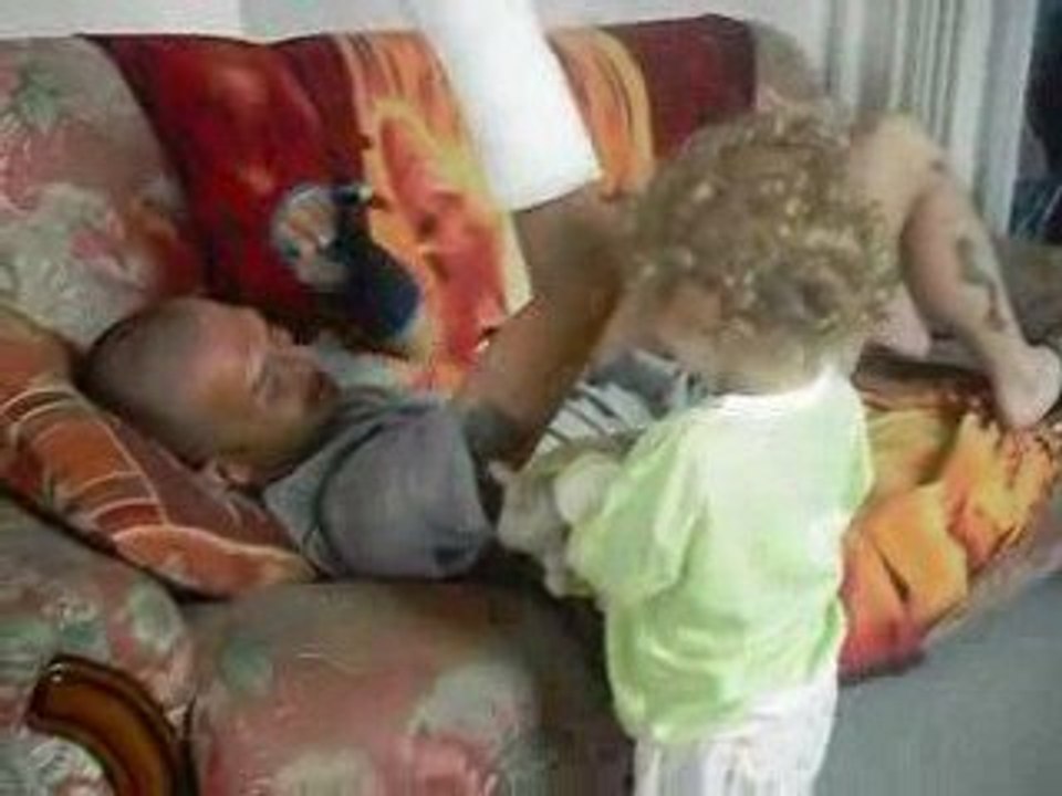 loulou qui tape papa