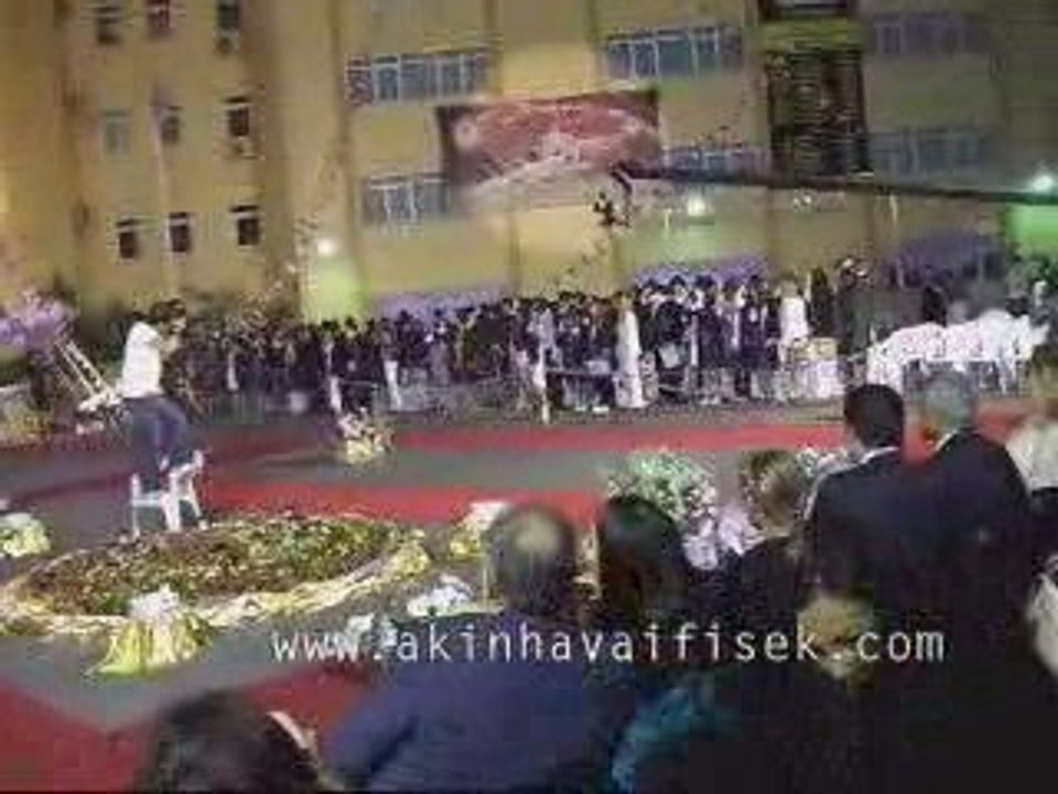 okul mezuniyet konfeti ve şelale gösterisi