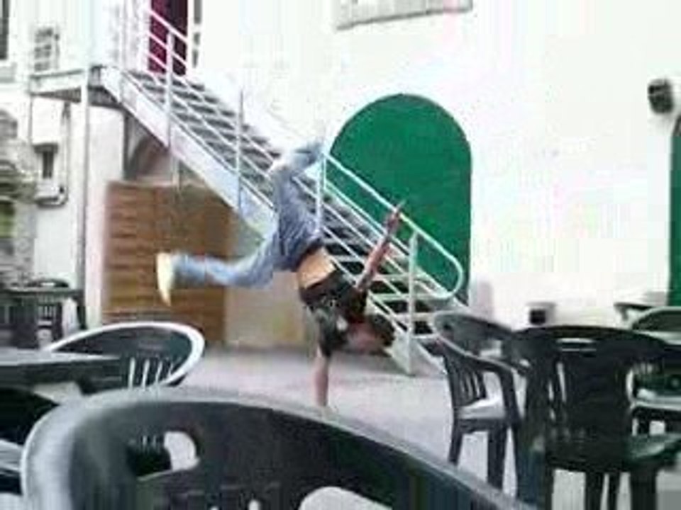 Ti frère en mode street-dance sur Marilyn Manson xD