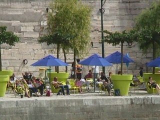 Face à Paris plages, le calme!