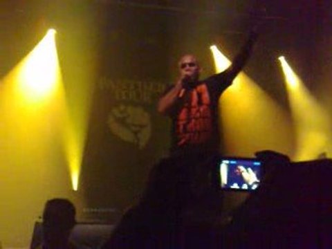 medine en concert a reims son entree suite