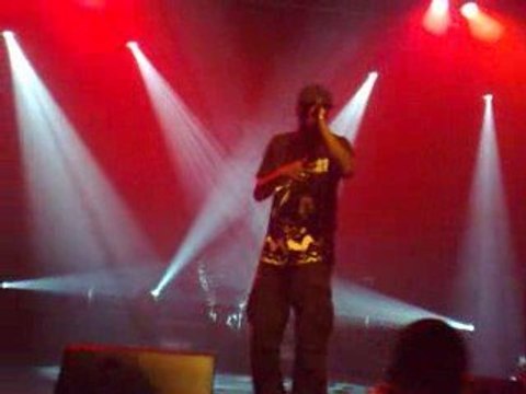 medine en concert a reims son entree suite