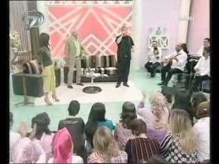 Cengiz Kurtoğlu - Seviyorum Canlı - Www.YasayanEfsane.Com