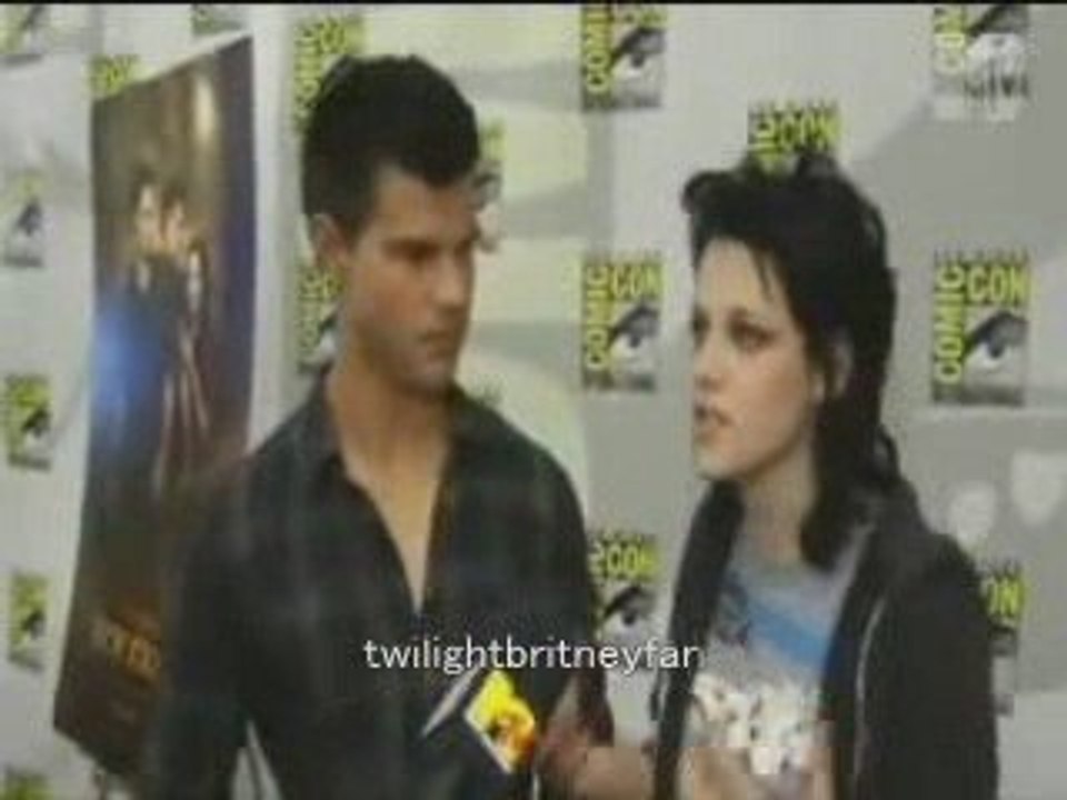 Video - Kristen Stewart Almost Kisses Taylor Lautner!