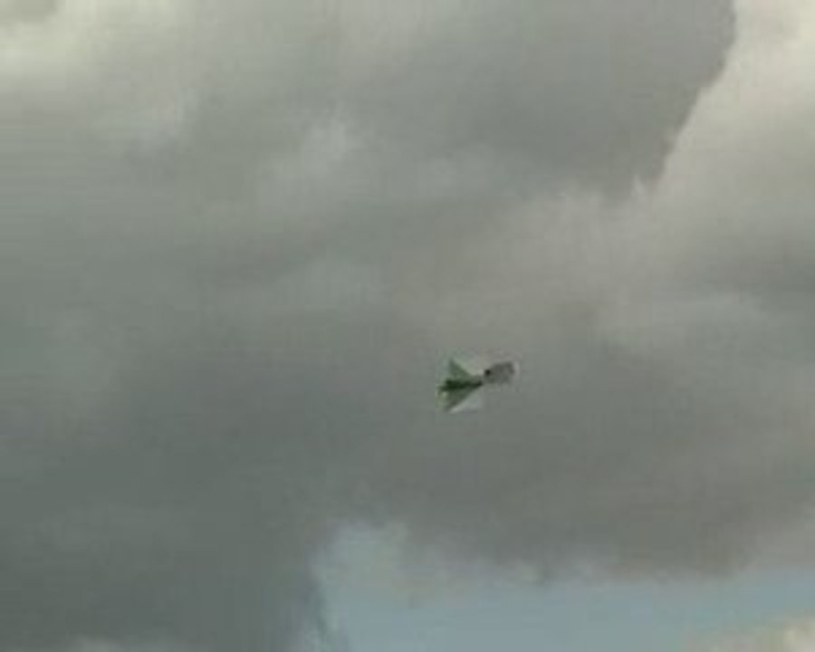 Geebee (depron 3D) , Twinstar (brushless) et planeur tracté