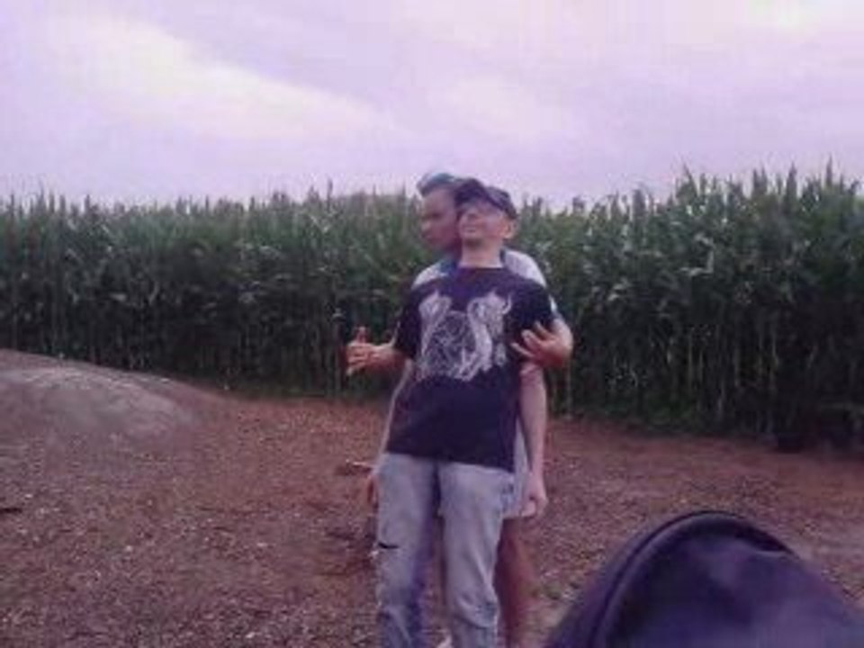 Greg au Labyrinthe de Barvaux scenette des femmes en blanc1