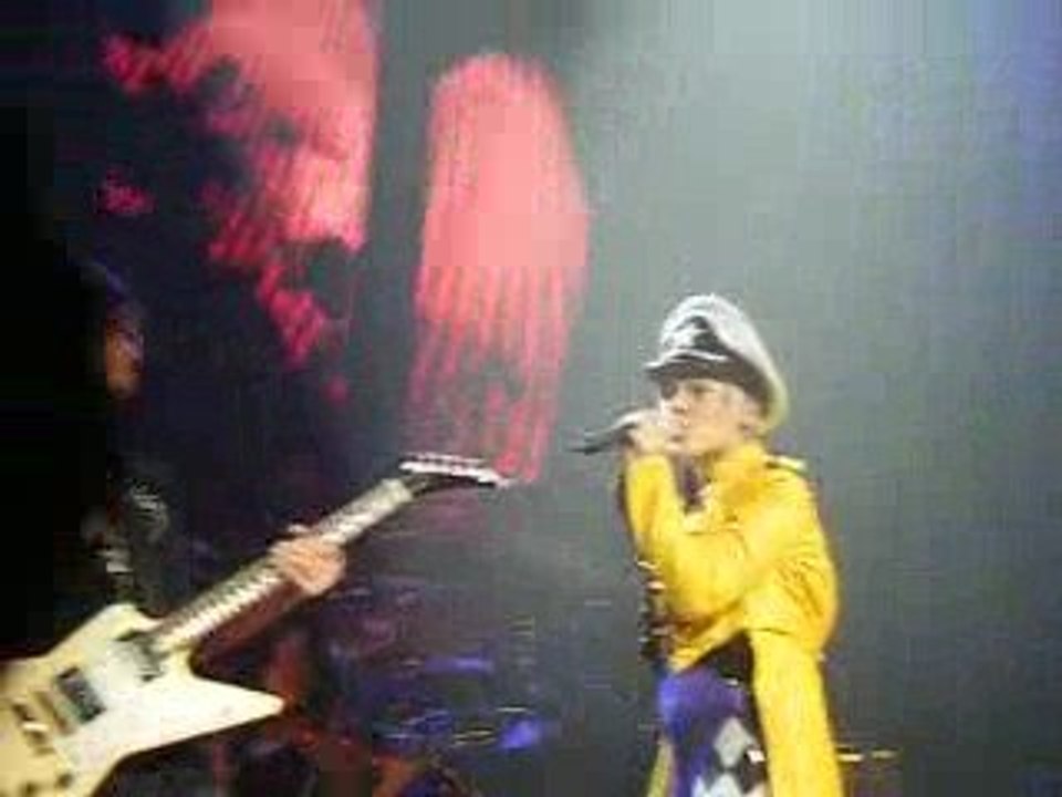 Pink - Bohemian Rhapsody (live Genève 21/03/09)