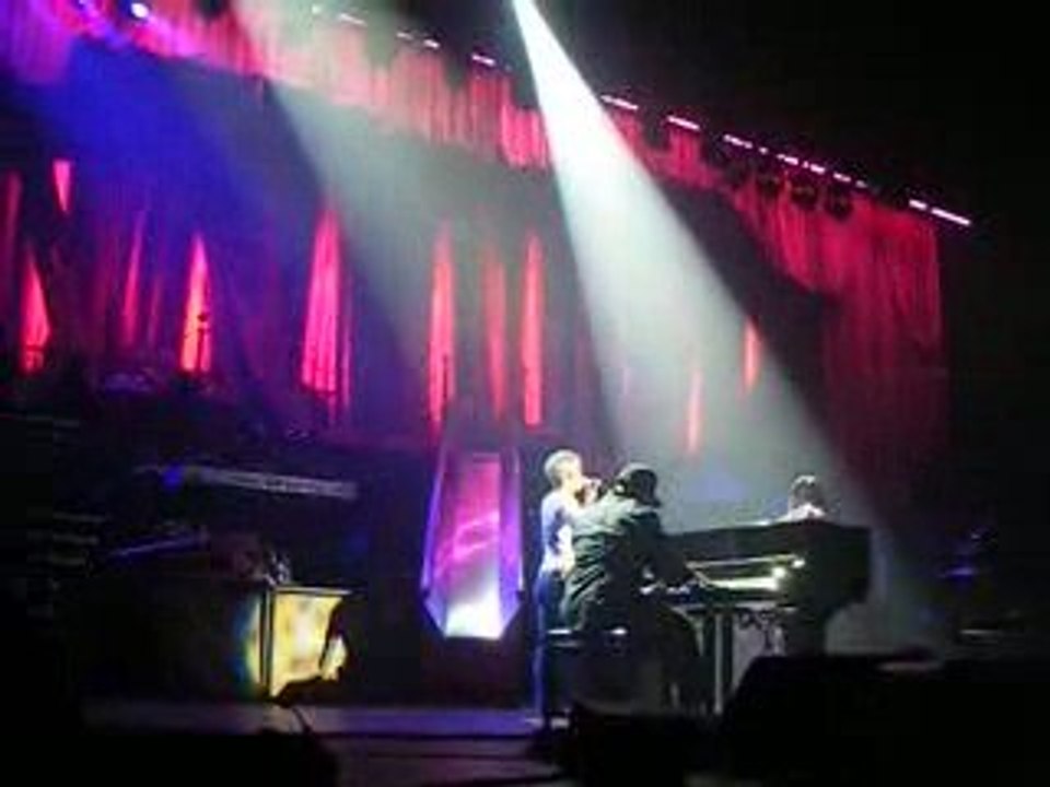 Pink - Family Portrait (live Genève 21/03/09)
