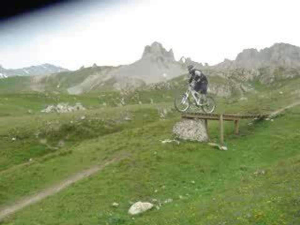 Tignes - Jump Around