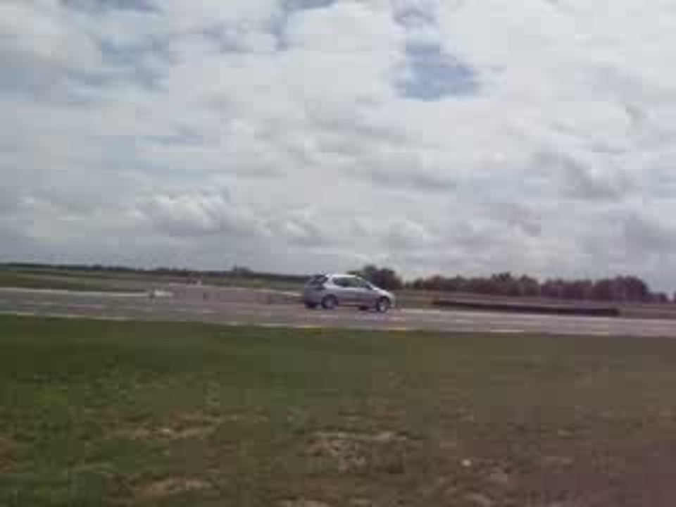 Circuit la ferter gaucher 02/08/09 - 206 RC VS Saxo VTS