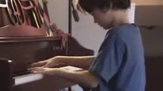 Bach  Prelude in C minor - unknown young pianist