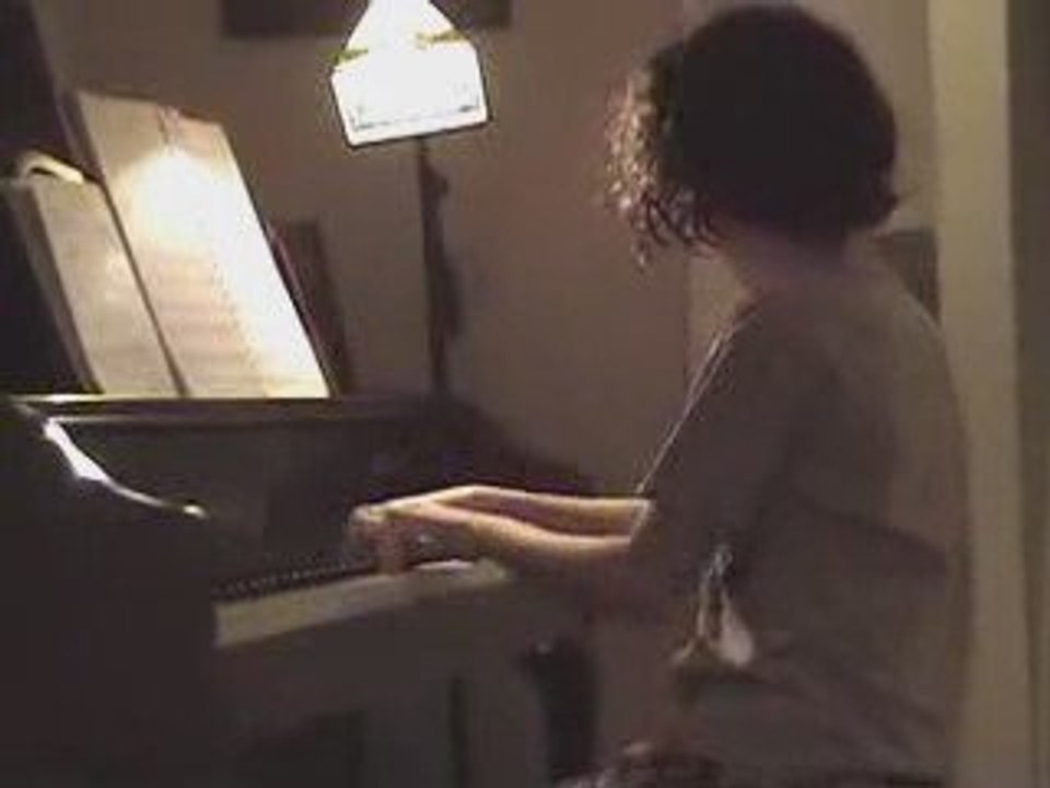 Carillon by Handel - unknown young pianist