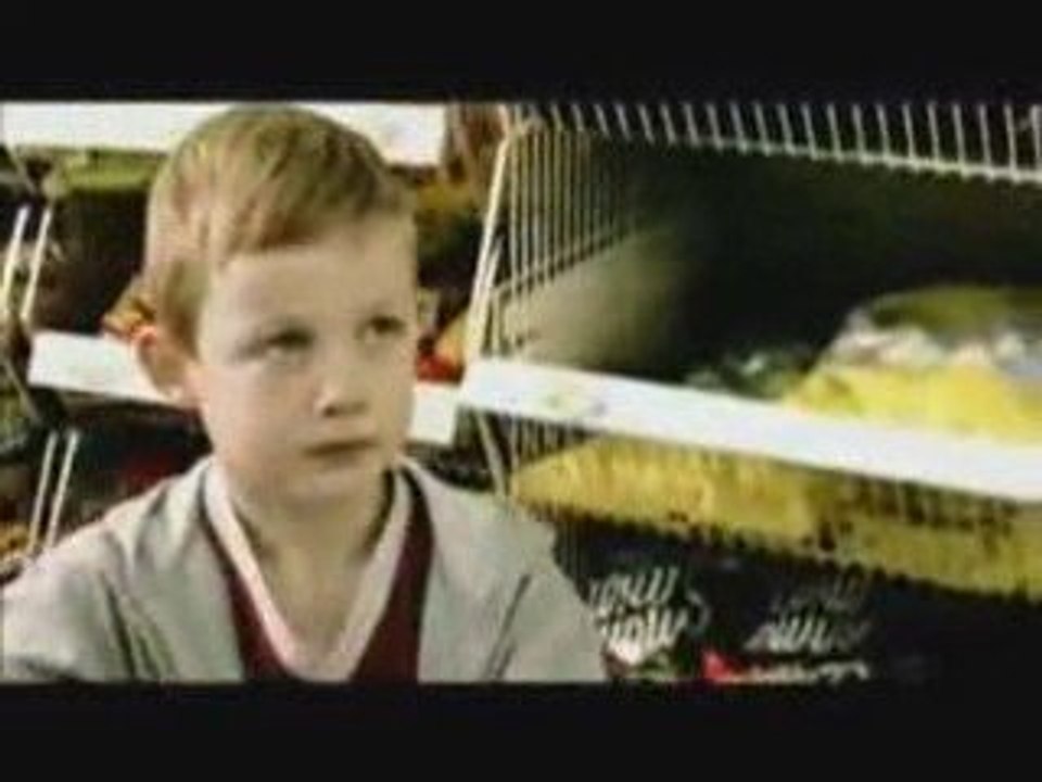 Un Enfant tape une crise dans un magasin pour des bonbons
