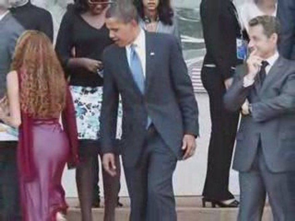 CE QUI RETIENS L'ATTENTION DES POLITICIENS/LE MANDAT D ARRET