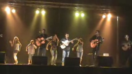 estrella gipsy avec les danseuses "joy,fiona,laura et margot