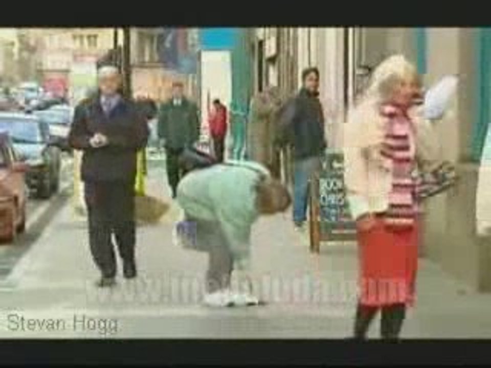 Arkadan Güzel Görünen Kadın (www.ineboluda.com)
