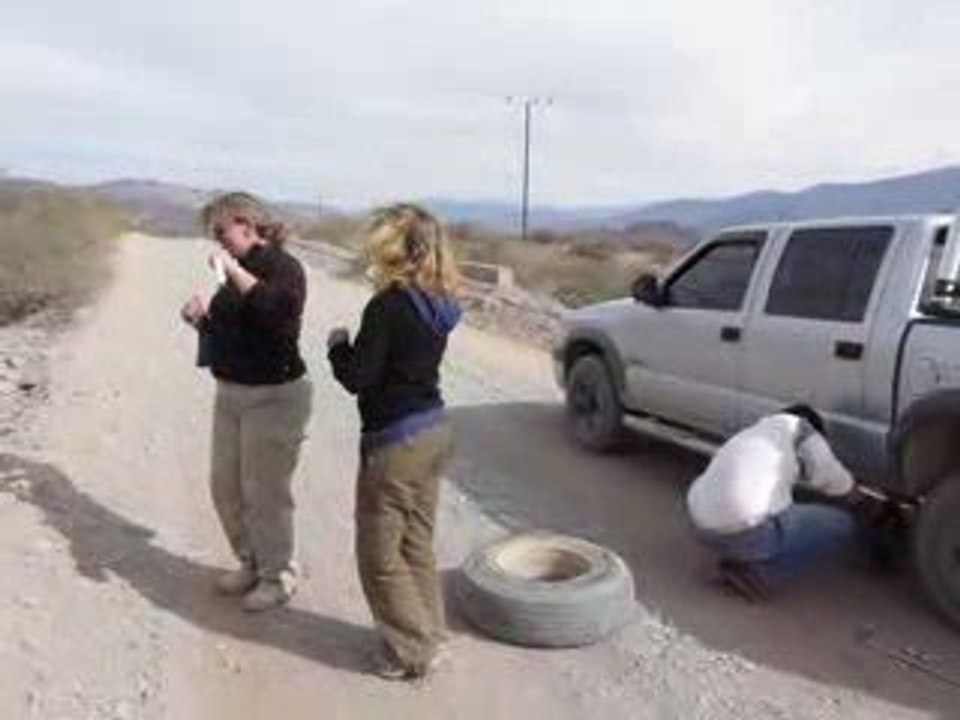 regardez comme on sait changer une roue...en musique!!!