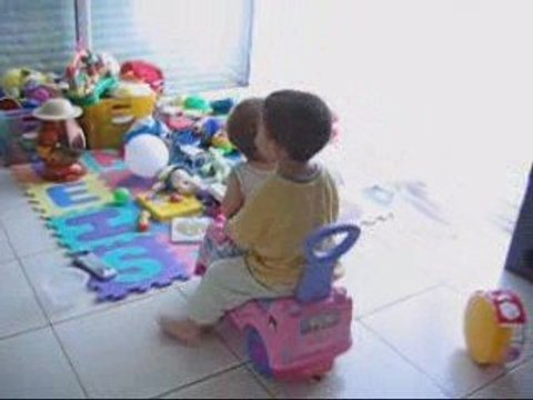 noa et mila font du camion