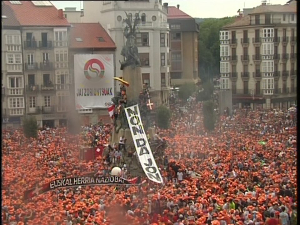 FIESTAS. La bajada de Celedón, en Vitoria-Gasteiz