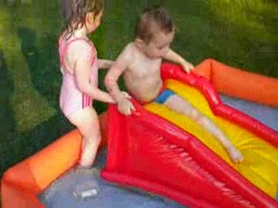 Jules et Yaelle, épisode pataugeoire