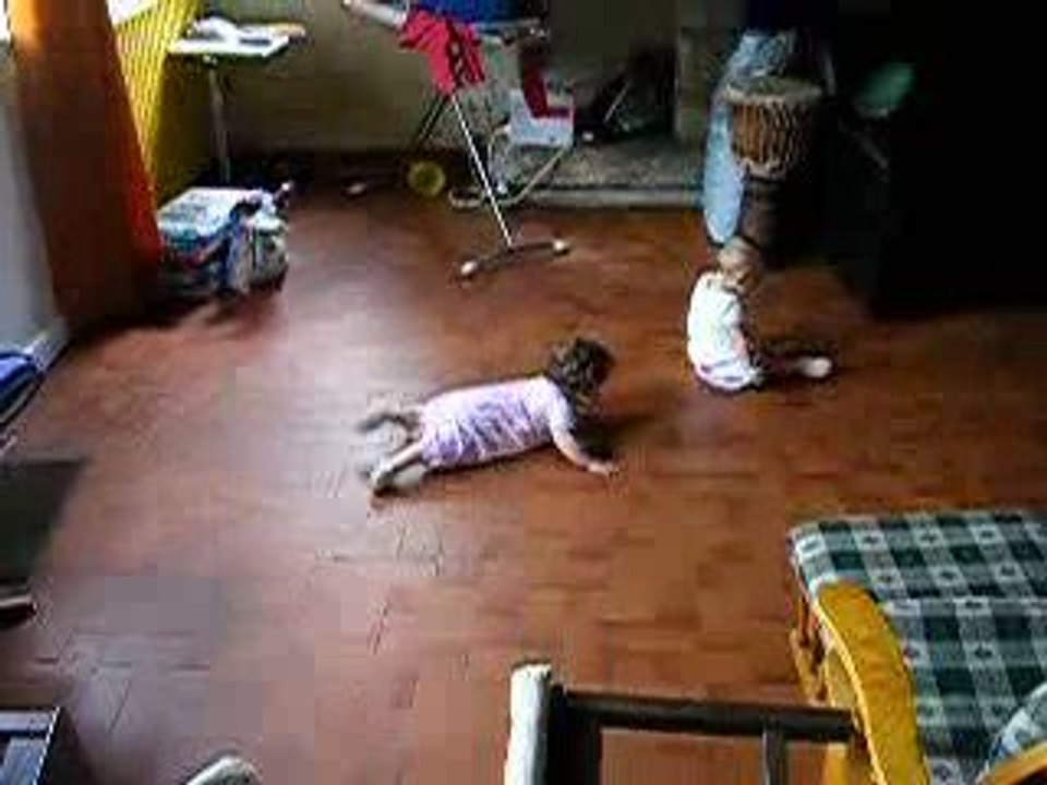 Leïla et Naomie à 4 pattes