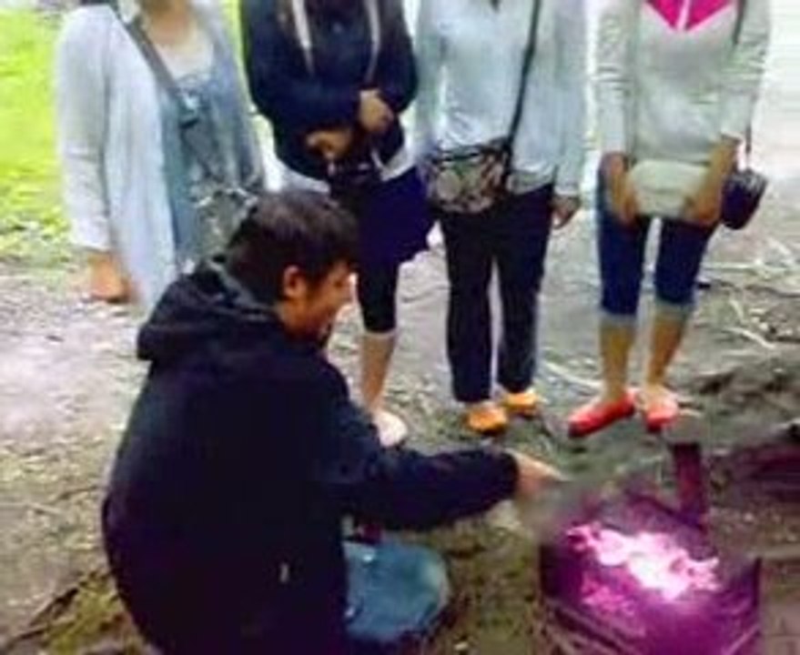 Japonlar Lzaca Şarkı Söylüyor