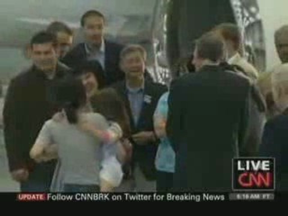 Journalists Euna Lee and Laura Ling arrive home with ...