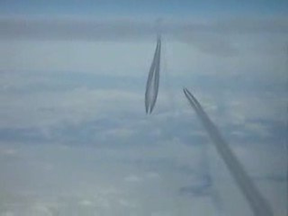 CHEMTRAILS DEPUIS LE COCKPIT PLEIN CIEL
