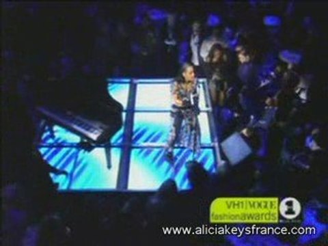 Alicia Keys - Fallin' & A Woman's Worth (Live VH1 VOGUE)