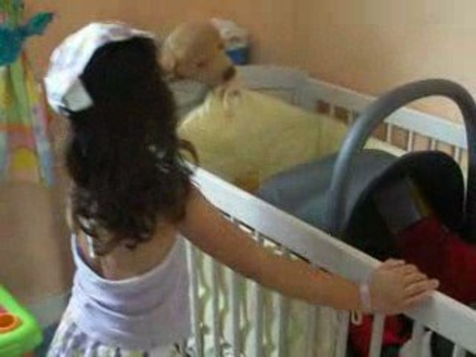 Nora fait visiter sa chambre !