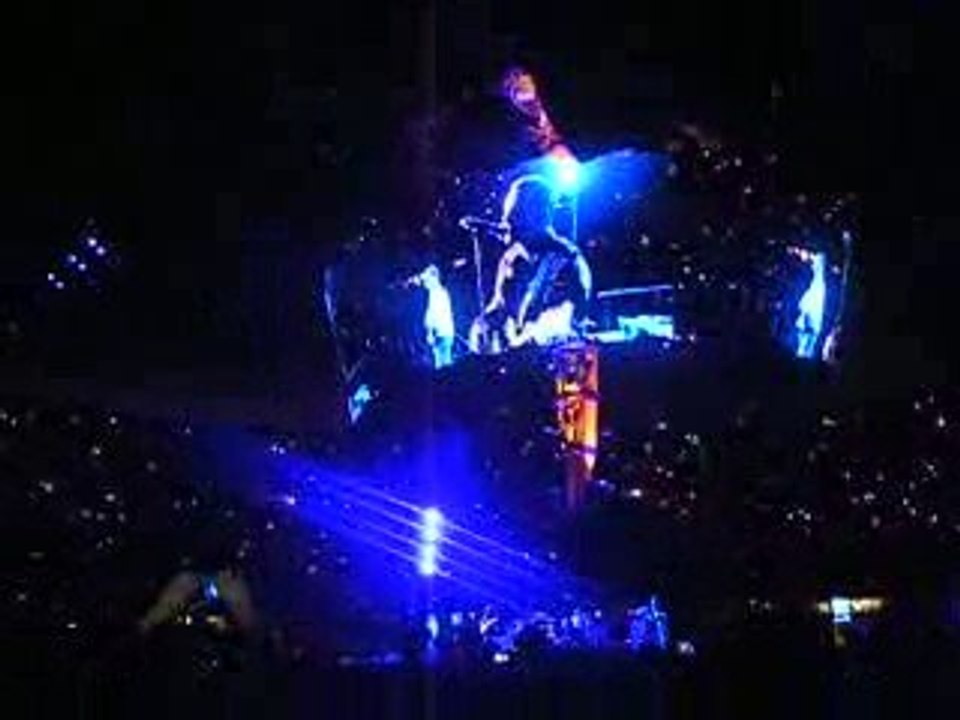 U2 - One (live Paris 12/07/09)