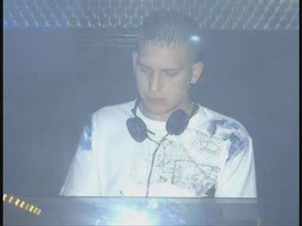 Dj Vortex ft Da Rook MC - Bassdrum (Low- E Remix)