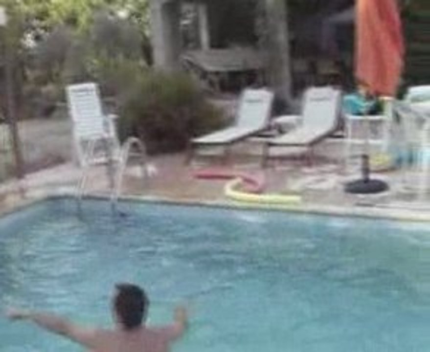 2009-08-06 - Noémie & Albanne savent nager