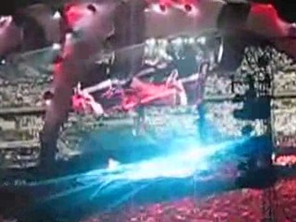 U2__Poland_Live_From_Chorzow_August_2009_flaga_biao_czerwona