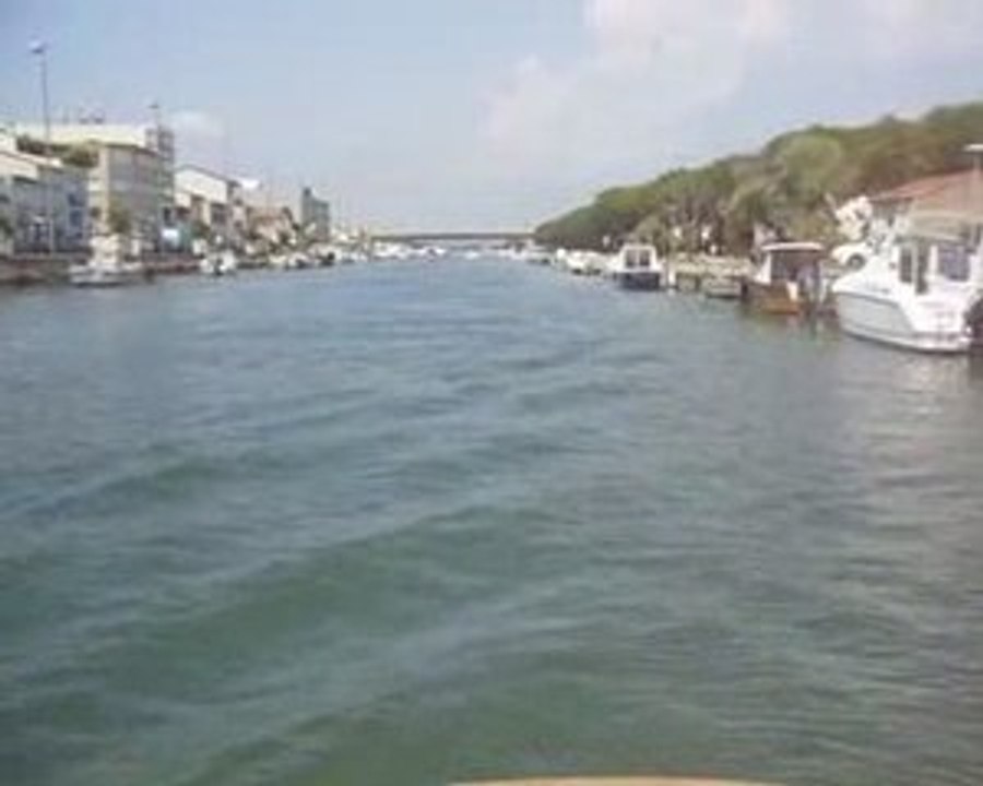 Traversée de Palavas, la remontée du LEZ en bateau
