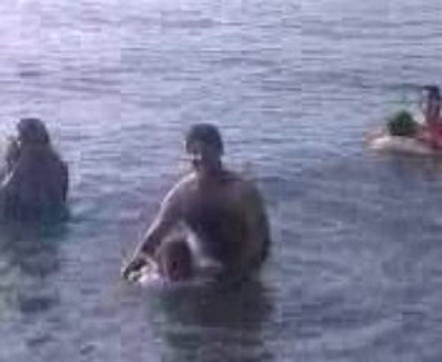 mustafa ve ceren denizde