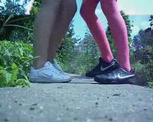 KABARET MŁODYCH PANÓW "JEDZ BROKUŁY" (TELEDYSK)