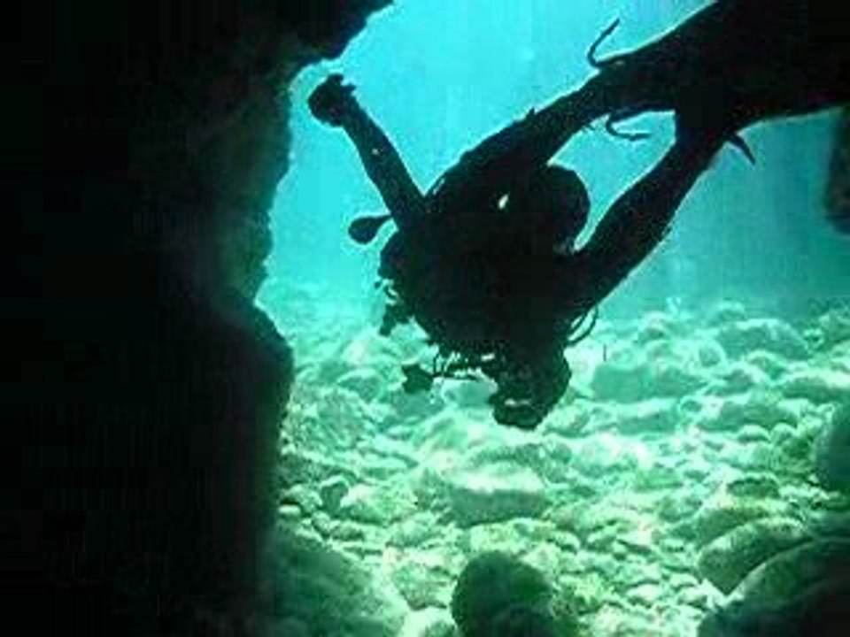 Mário Graça em caverna Filmado por P.Jordão