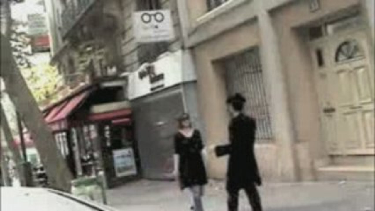 street kiss seduction